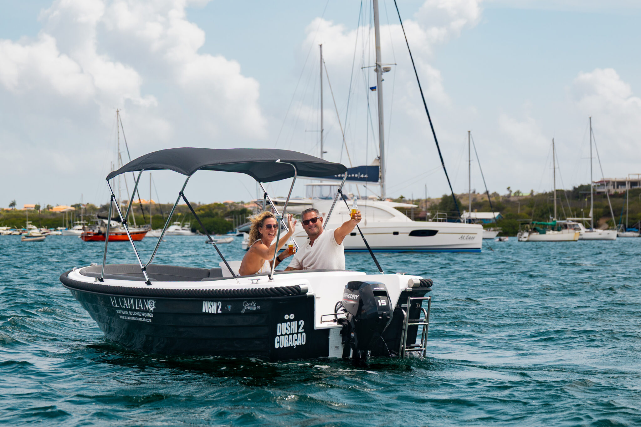 Luxe boot varen op Spaans water